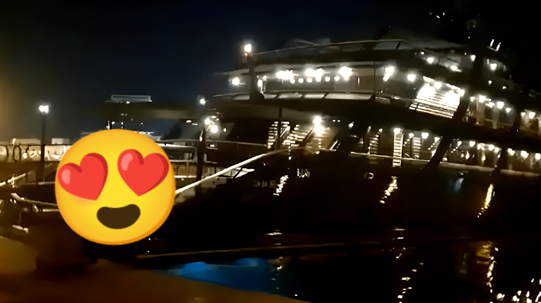 L'incredibile "Megayacht da 65 m di Armani" è approdato nelle acque di Gallipoli: guarda com'è fatto dentro e quanto vale! [VIDEO]